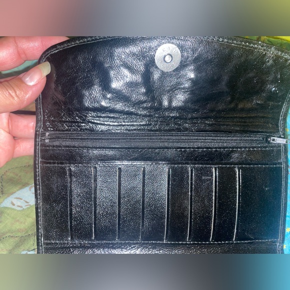 Black Floral Embossed Women's wallet - Picture 3 of 6